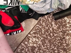 I sniff my dirty panties and suck my dick with a vacuum cleaner